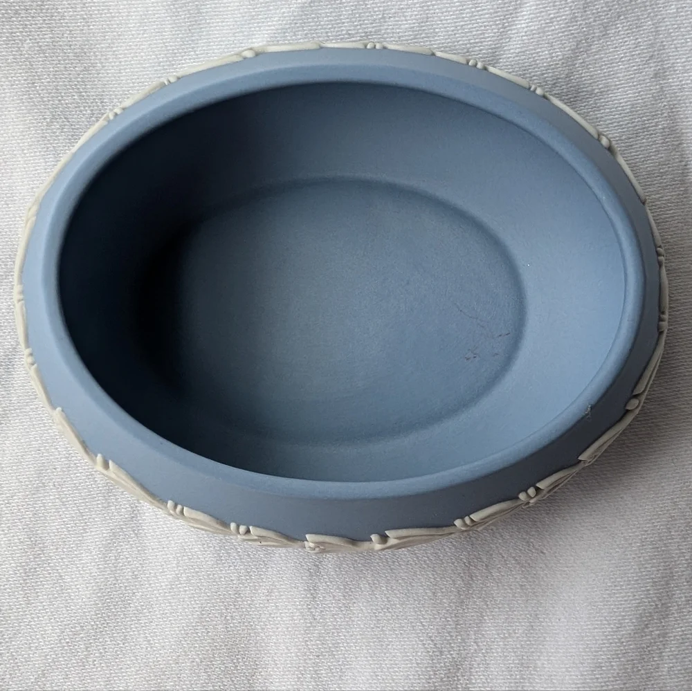 Wedgwood England Jasperware Blue Cream Detail Aesculapius Oval Trinket Box + Lid